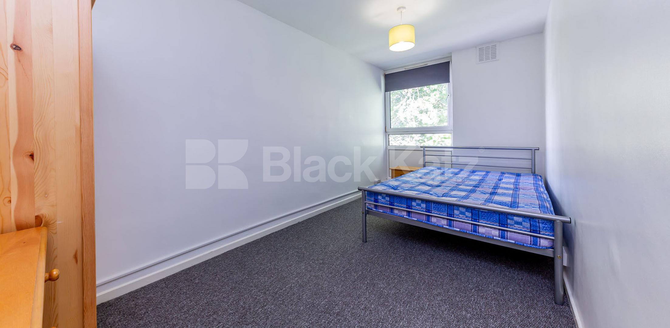 			LARGE 3 /4 BED IN EUSTON!, 4 Bedroom, 1 bath, 1 reception Flat			 Compton Close, EUSTON / CAMDEN